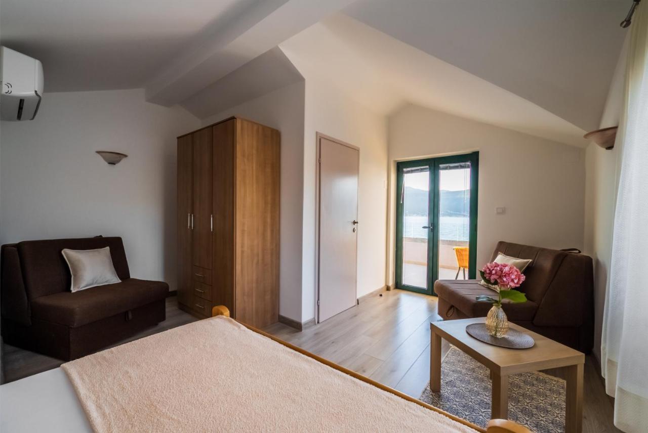 Apartments Ponta Krasici 蒂瓦特 外观 照片