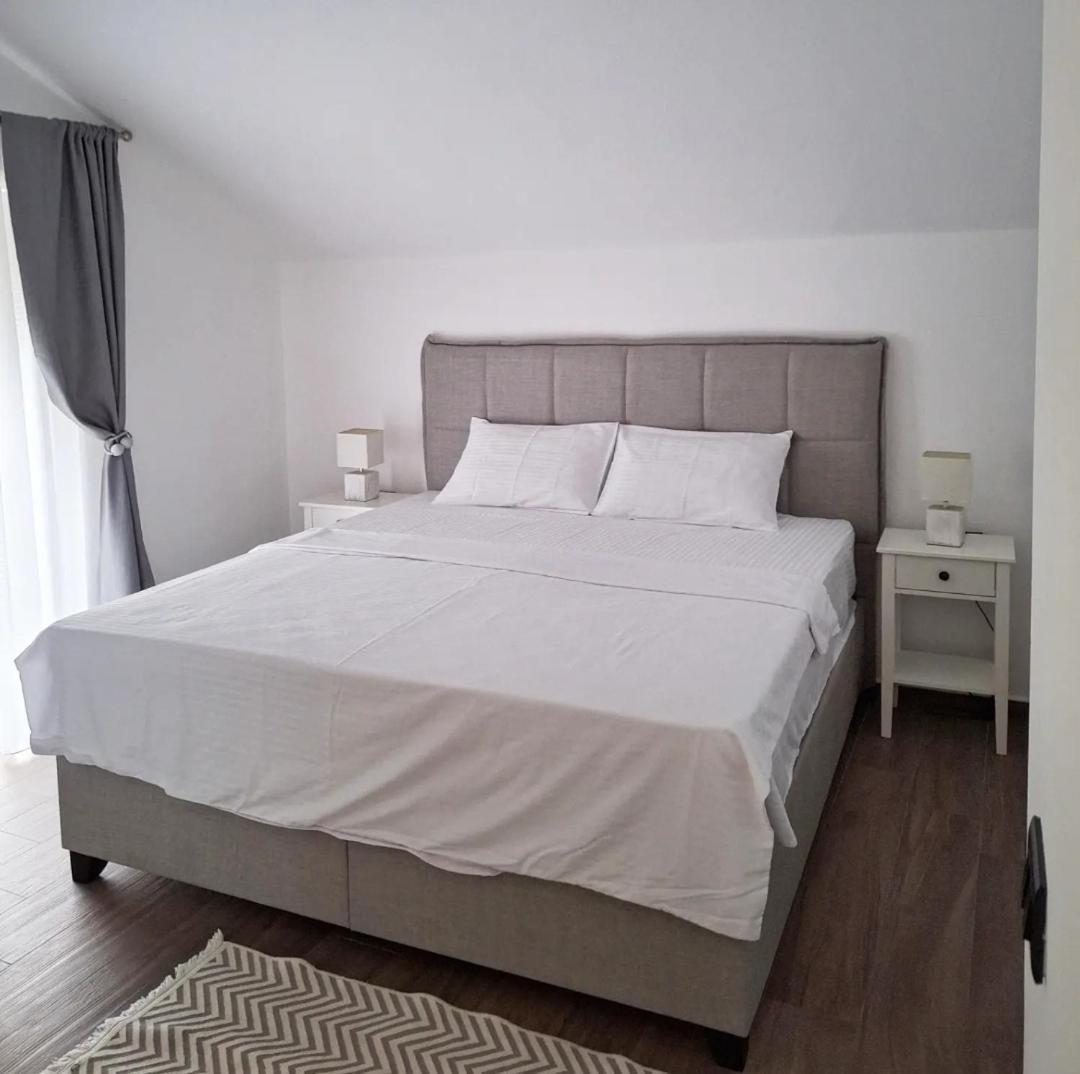 Apartments Ponta Krasici 蒂瓦特 外观 照片